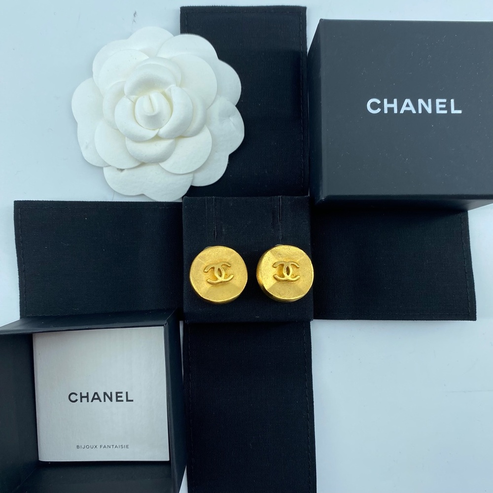 Chanel vintage gold ear clips - Picture 3 of 7